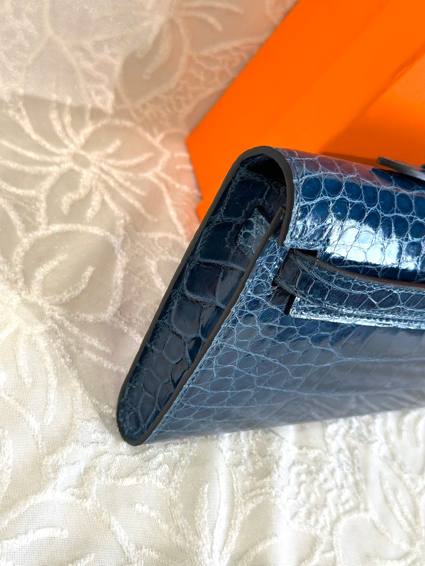 KELLY CUT 31 IN NAVY BLUE SHINNY ALLIGATOR LEATHER WITH SILVER HARDWARE (MADE-TO-ODER)