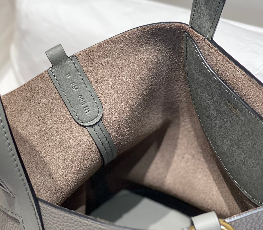 HERMES 25S IN THE LOOP 18 IN ETOUPE CALFSKIN GOLD HARDWARE