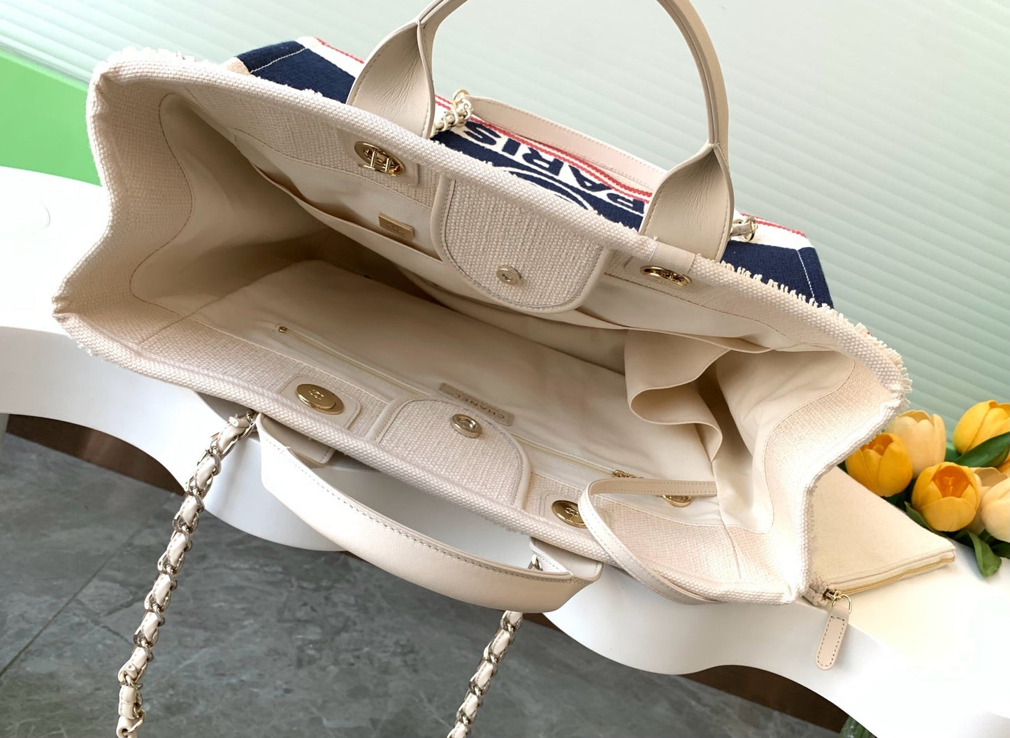 SHOPPING BAG 38 IN WHITE RED AND NAVY BLUE CANVAS