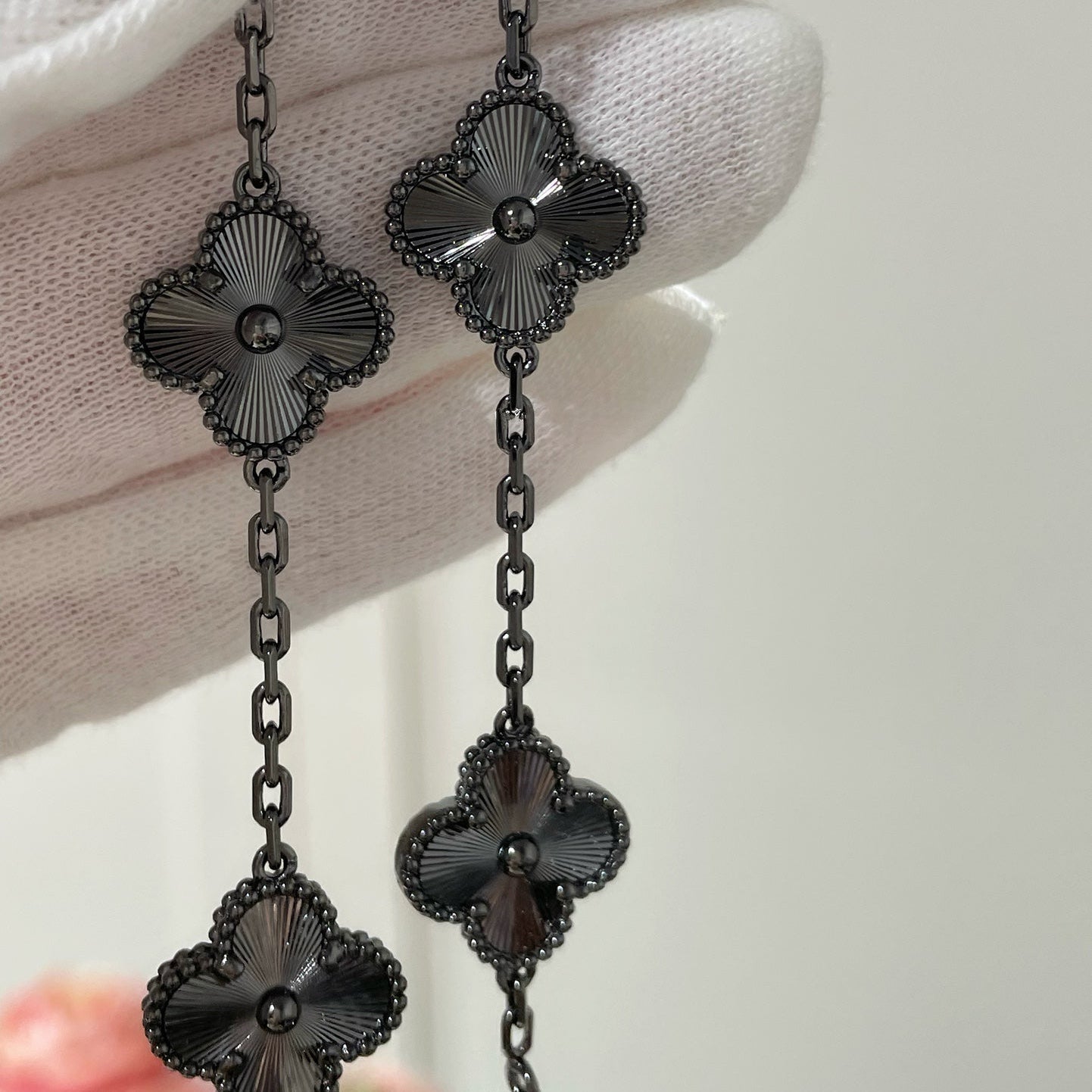 [AURORA]CLOVER 5 MOTIF BLACK BRACELET