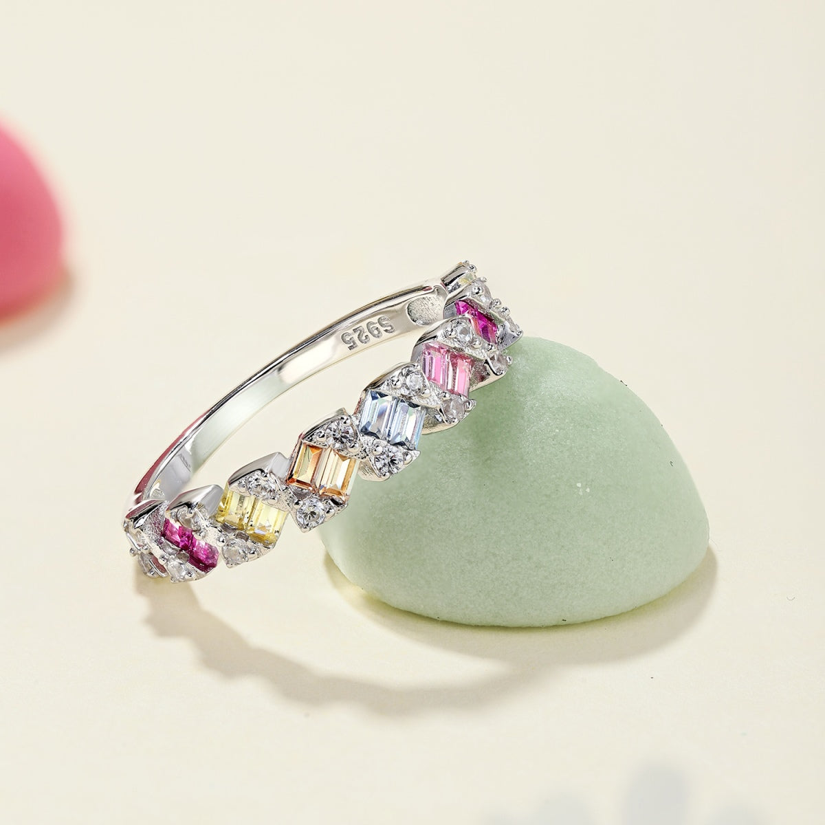 [AURORA]Delicate Vibrant Emerald Cut Daily Ring