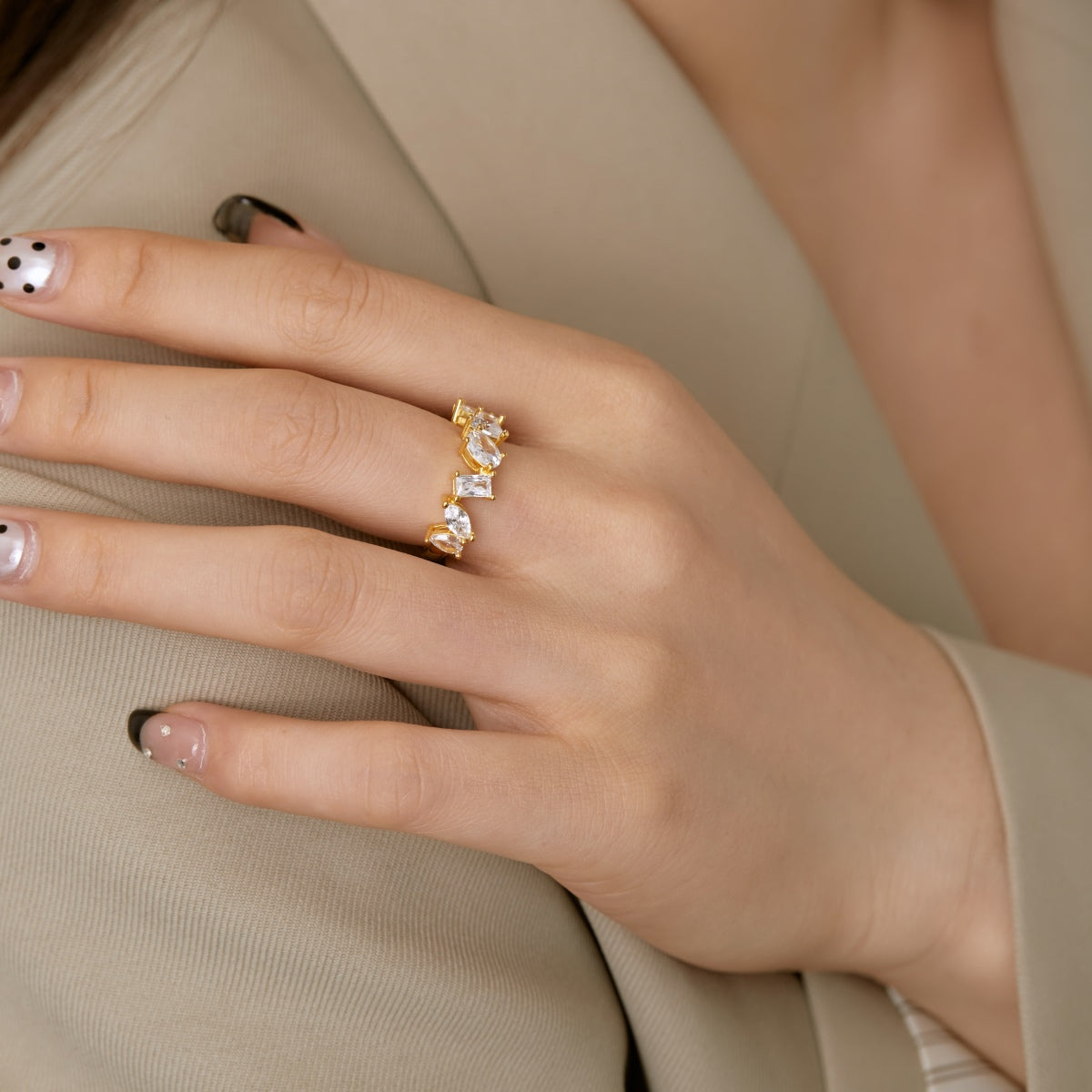 [AURORA]Delicate Multi Cut Ring