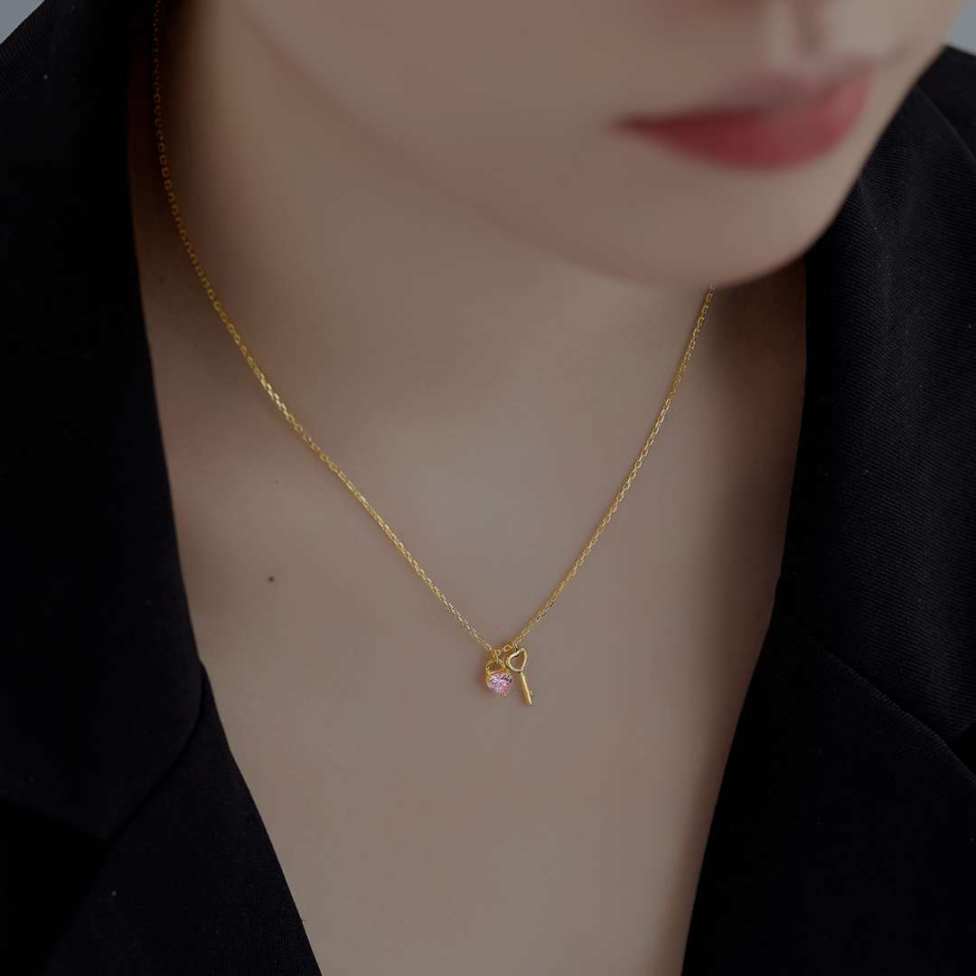 [AURORA]Unique Heart Shape Key Pendent Necklace