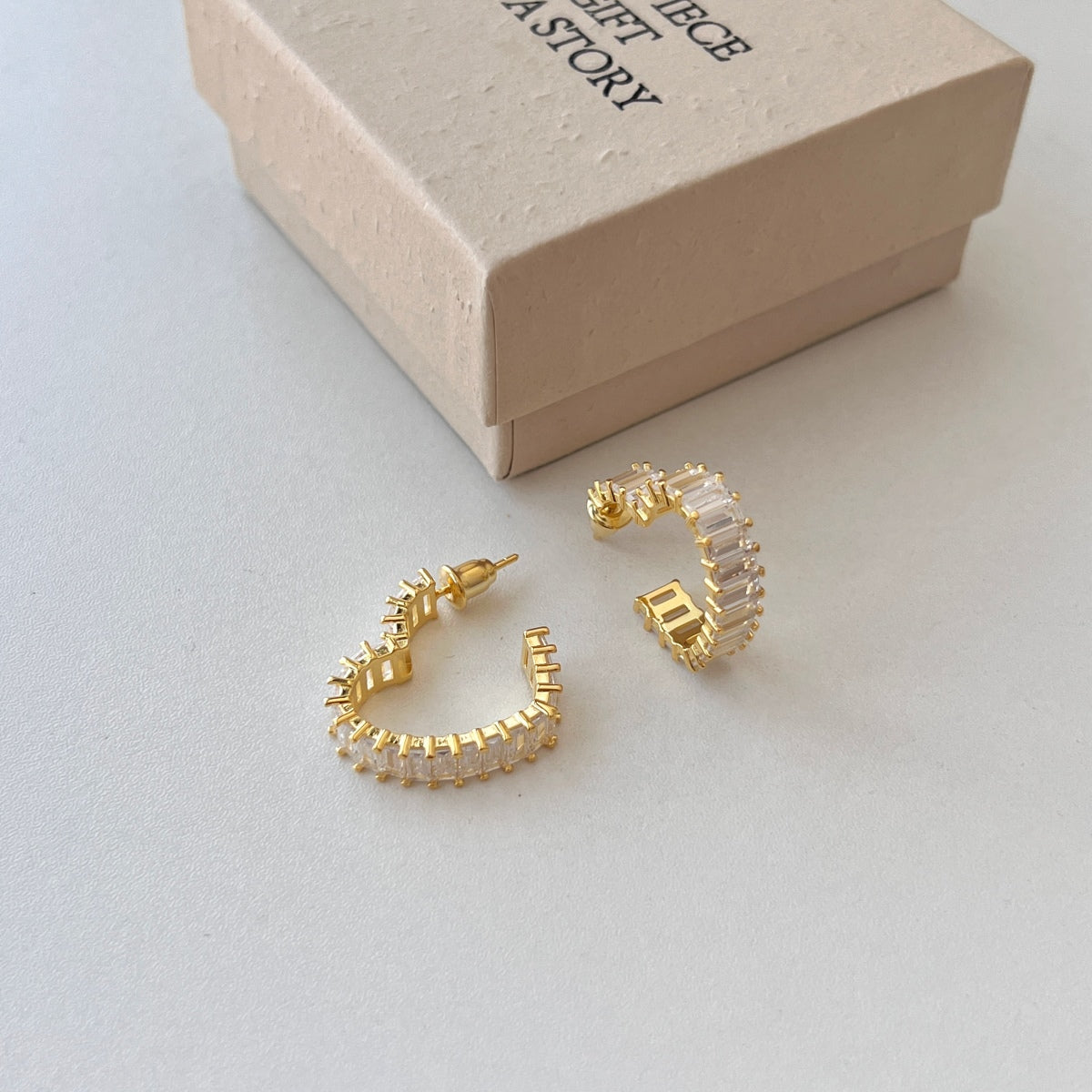 [AURORA]Radiant Heart Cutout Earrings