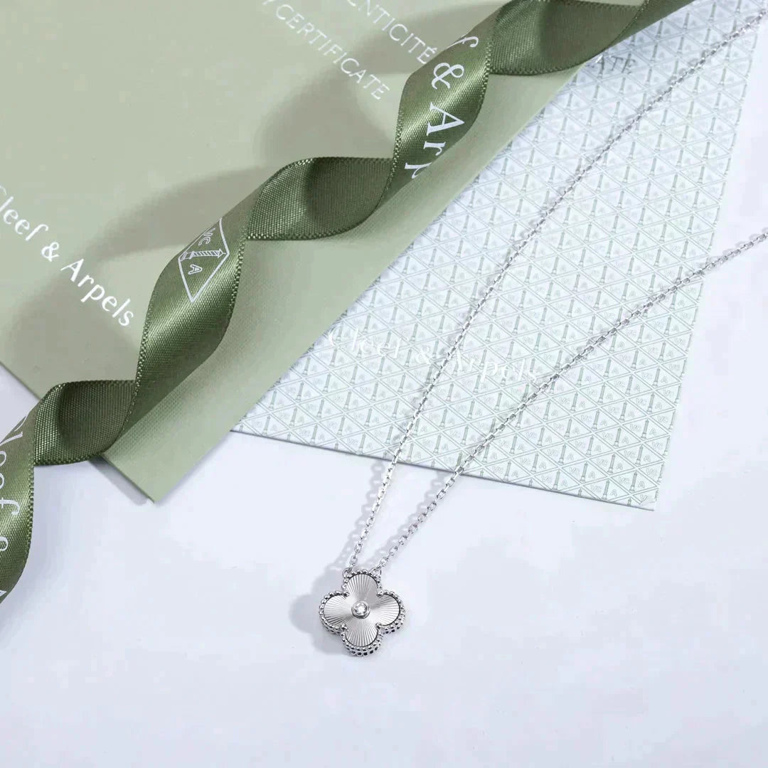 [AURORA]CLOVER  15MM DIAMOND LASER NECKLACE SILVER
