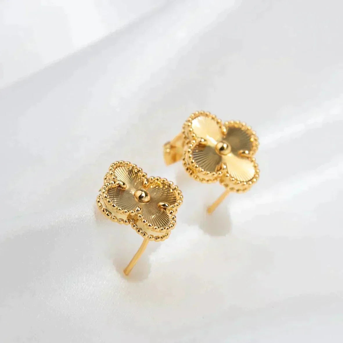 [AURORA]CLOVER MEDIUM 1 MOTIFS LASER EARRINGS