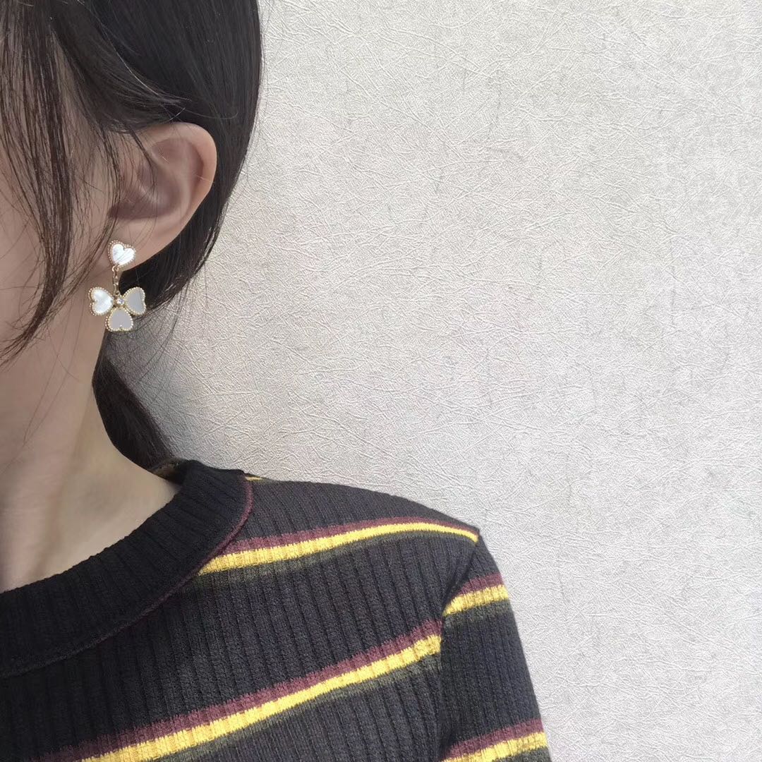 [AURORA]CLOVER SWEET WHITE MOP EARRINGS