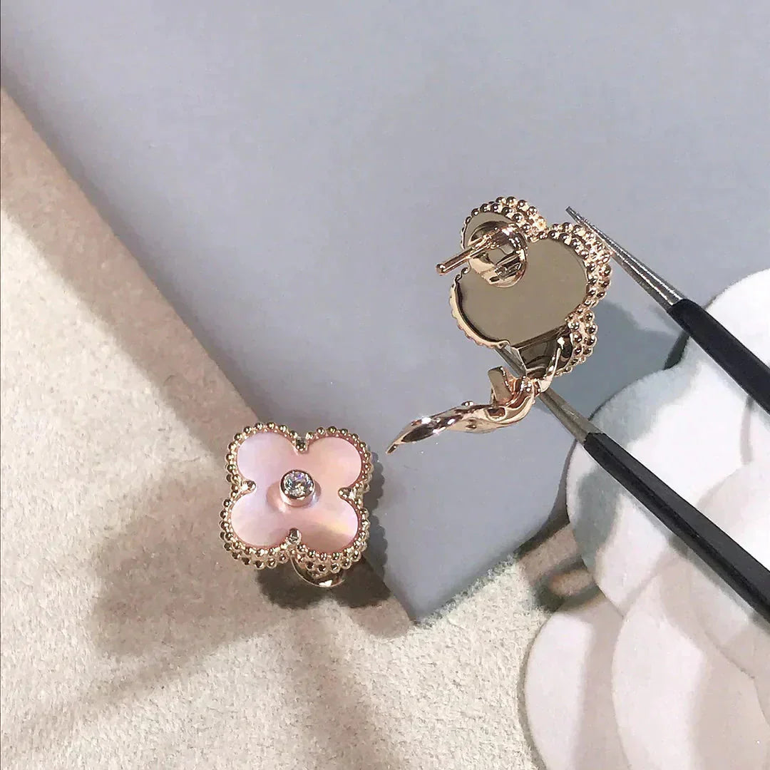 [basloveJW]クローバー ミディアム 1モチーフ ピンク モップ ダイヤモンド イヤリング