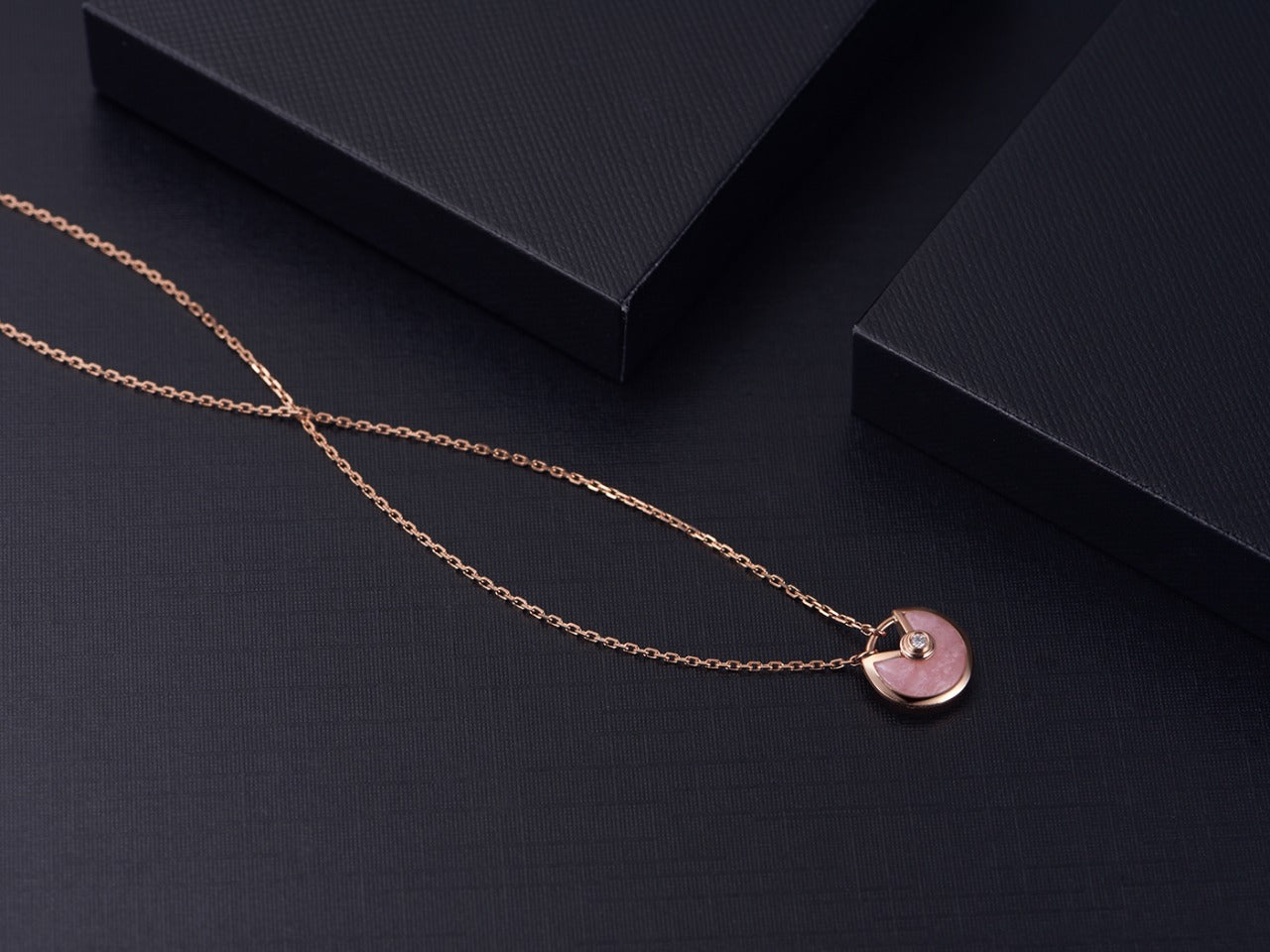 [AURORA]AMULETT ROSÉGOLD ROSA MOP HALSKETTE