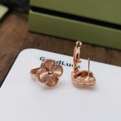 [basloveJW]CLOVER MITTLERE OHRSTECKER