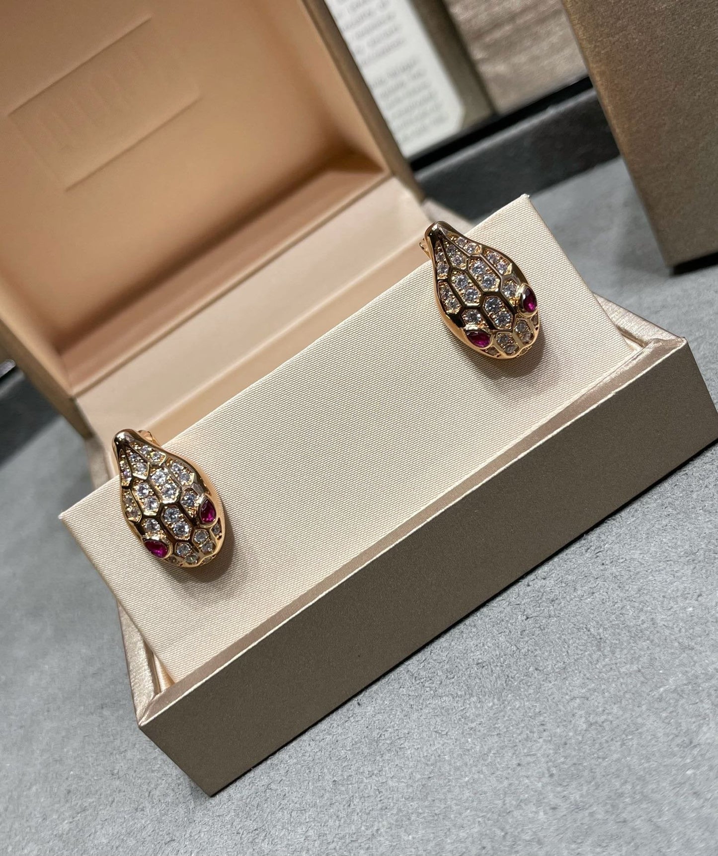 [AURORA]SERPENT DIAMOND STUD EARRINGS