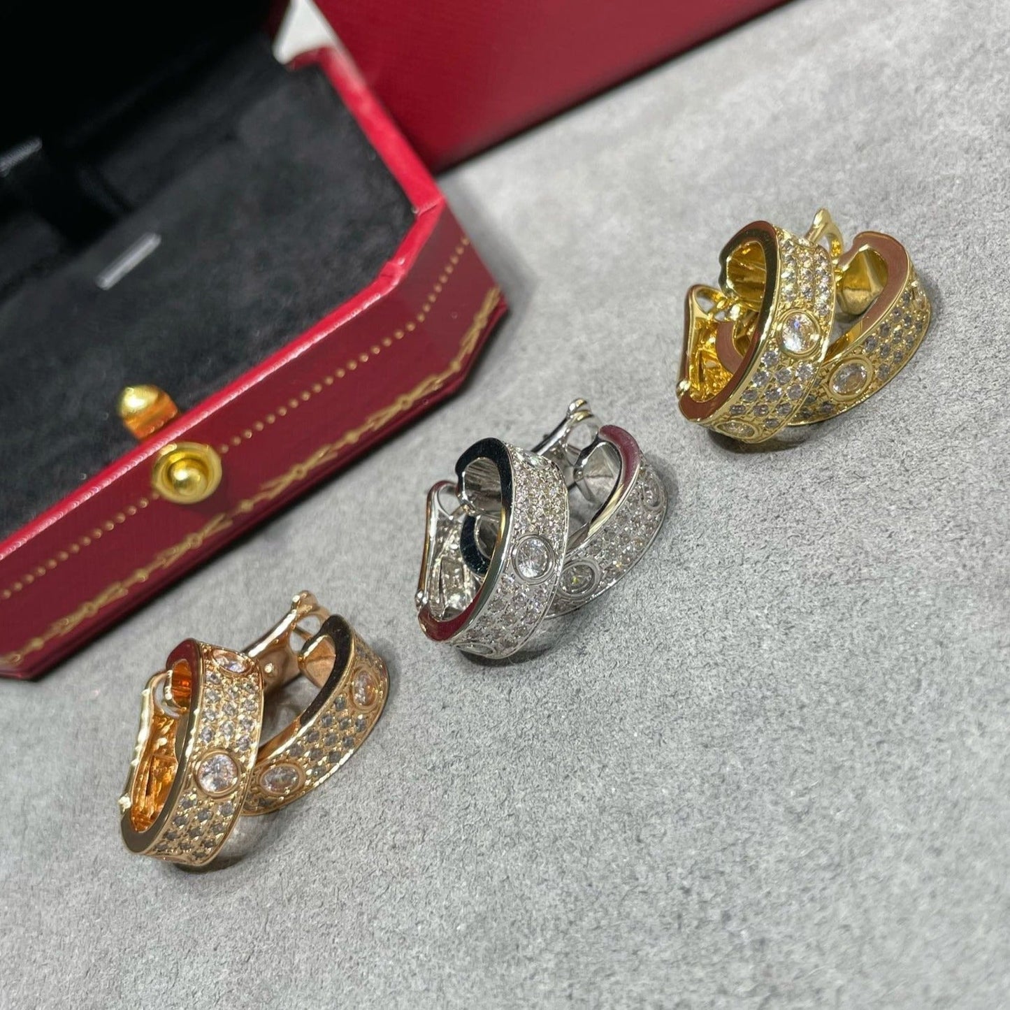 [AURORA]LOVE 5.5MM DIAMOND PAVED EARRINGS