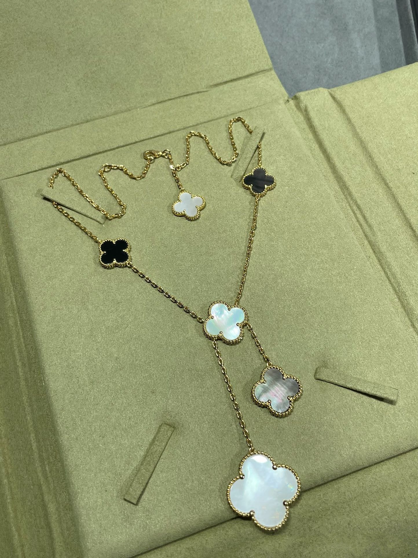 [basloveJW]CLOVER 6 MOTIV MOP ONYX GOLD HALSKETTE 
