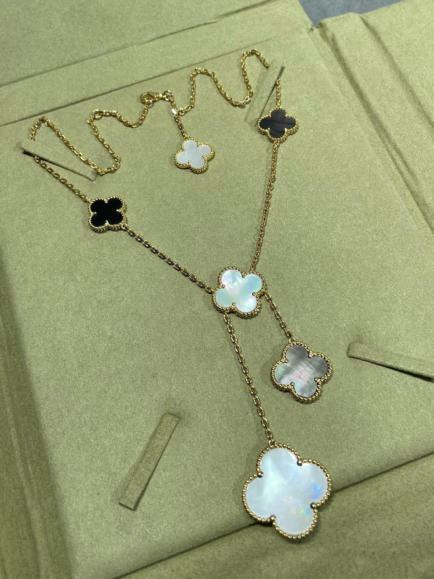 [basloveJW]CLOVER 6 MOTIV MOP ONYX GOLD HALSKETTE 