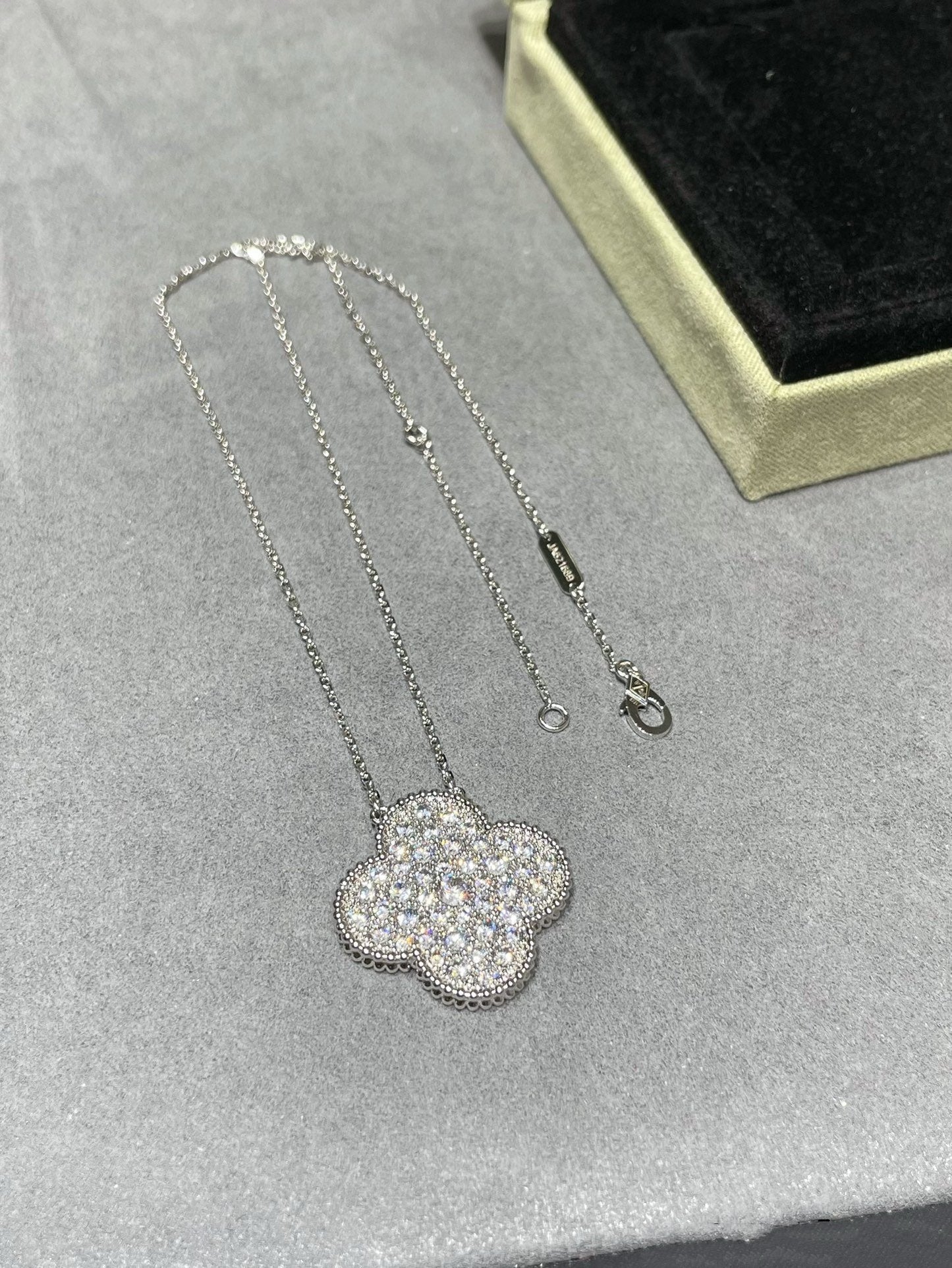 [basloveJW]クローバー 25mm ラージペンダント ダイヤモンドパヴェ シルバーネックレス