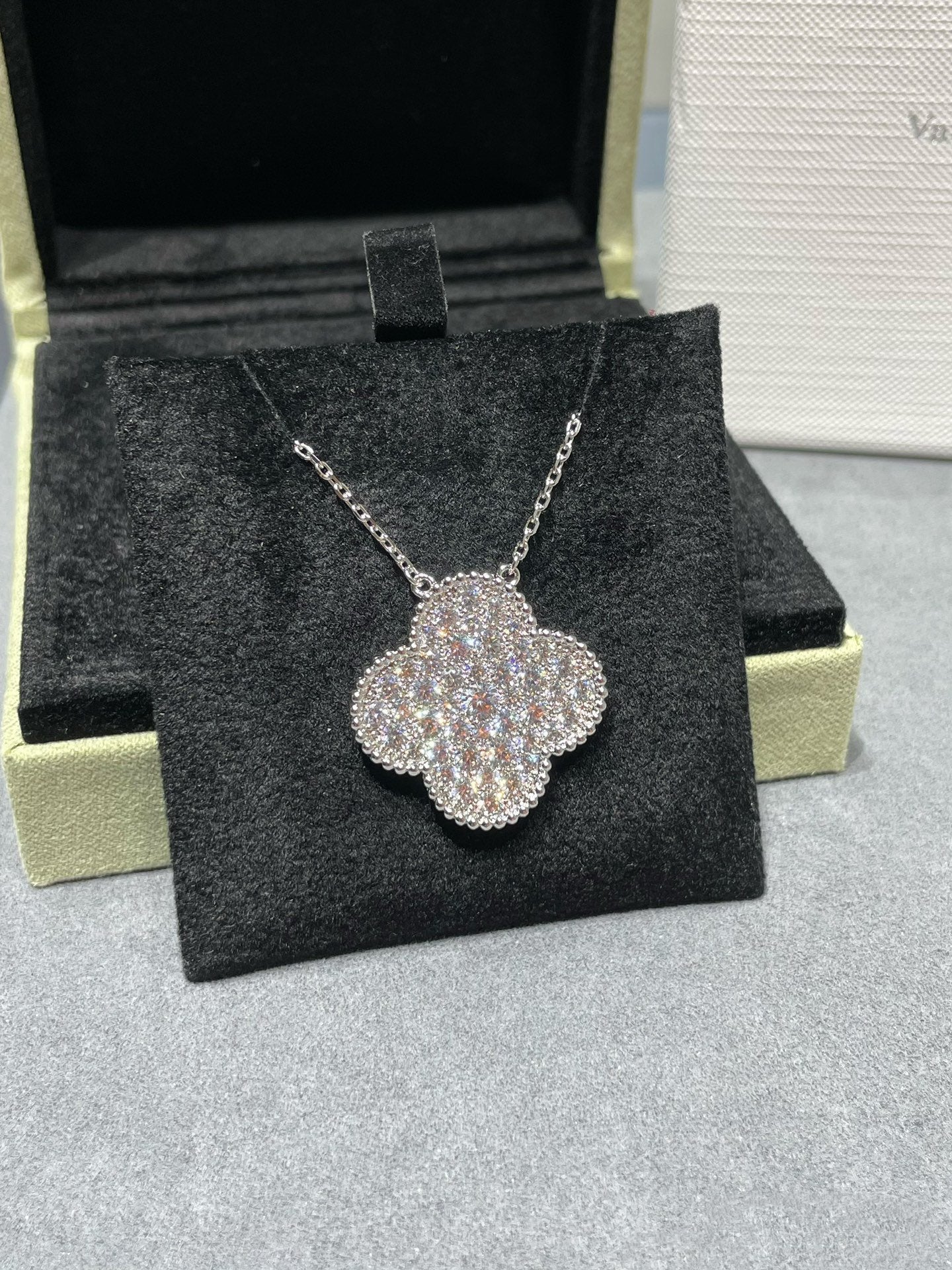 [basloveJW]クローバー 25mm ラージペンダント ダイヤモンドパヴェ シルバーネックレス