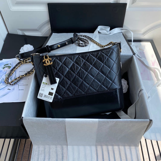CC GABRIELLE MEDIUM 28 HOBO BAG IN BLACK CALFSKIN