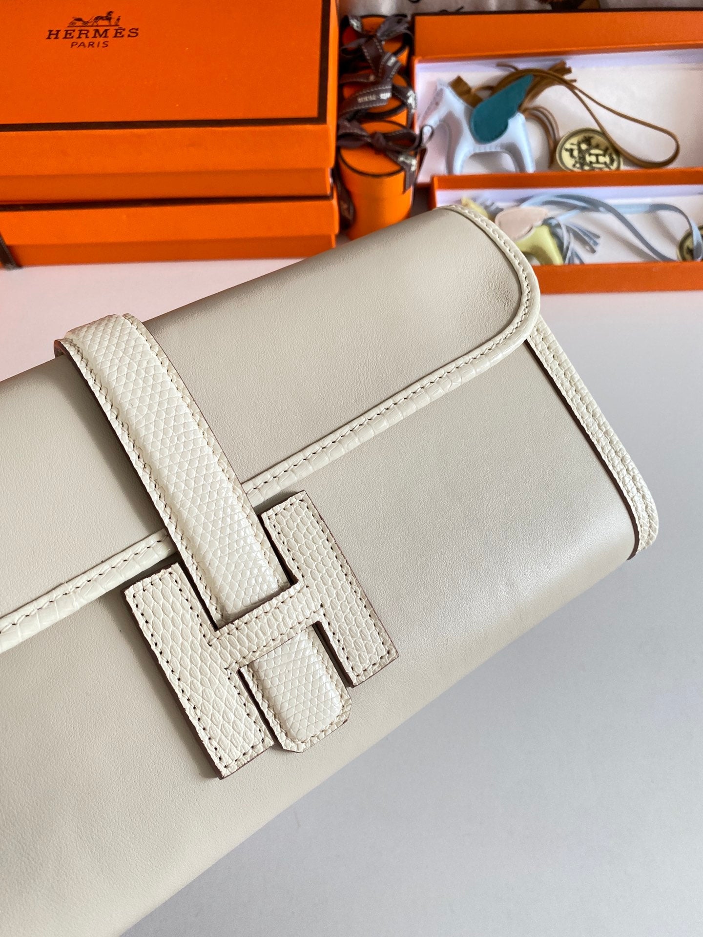 JIGE ELAN 29 CLUTCH IN BISQUE BEIGE CALFSKIN WITH LIZARD SKIN (MADE-TO-ODER)