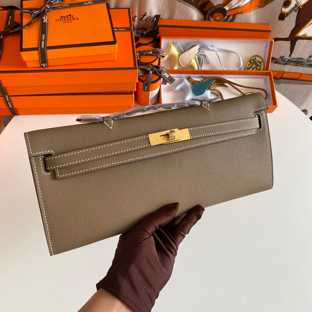 KELLY CUT 31 IN MOCHA BROWN CALFSKIN WITH GOLD HARDWARE