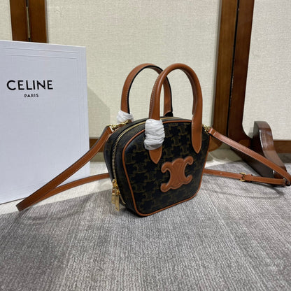 TOP HANDLE BAG 20 IN BLACK TRIOMPHE CANVAS AND BROWN CALFSKIN