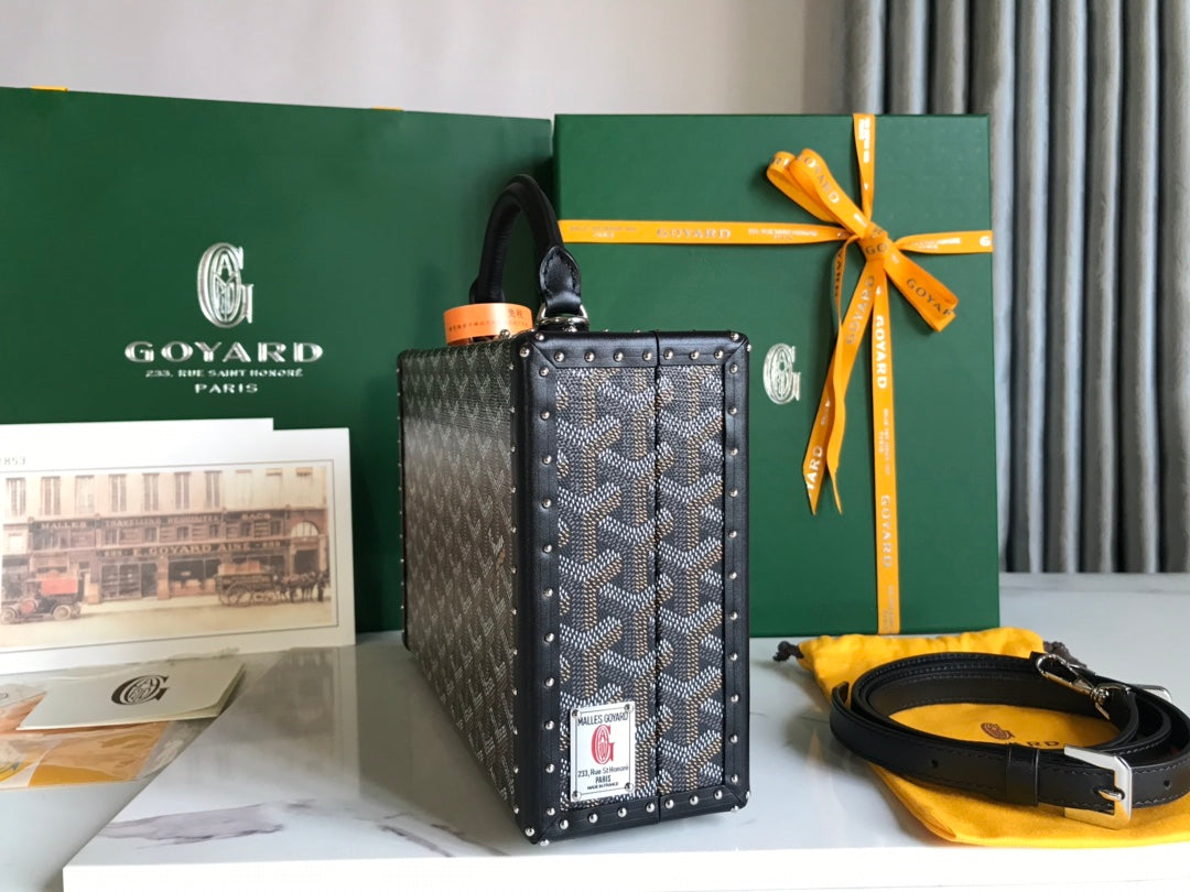 GRAND HÔTEL TRUNK BAG 24 IN BLACK GOYARDINE CANVAS AND CALFSKIN