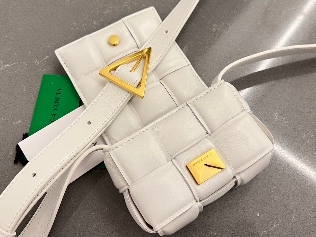 MINI CASSETTE 12 IN WHITE LAMBSKIN