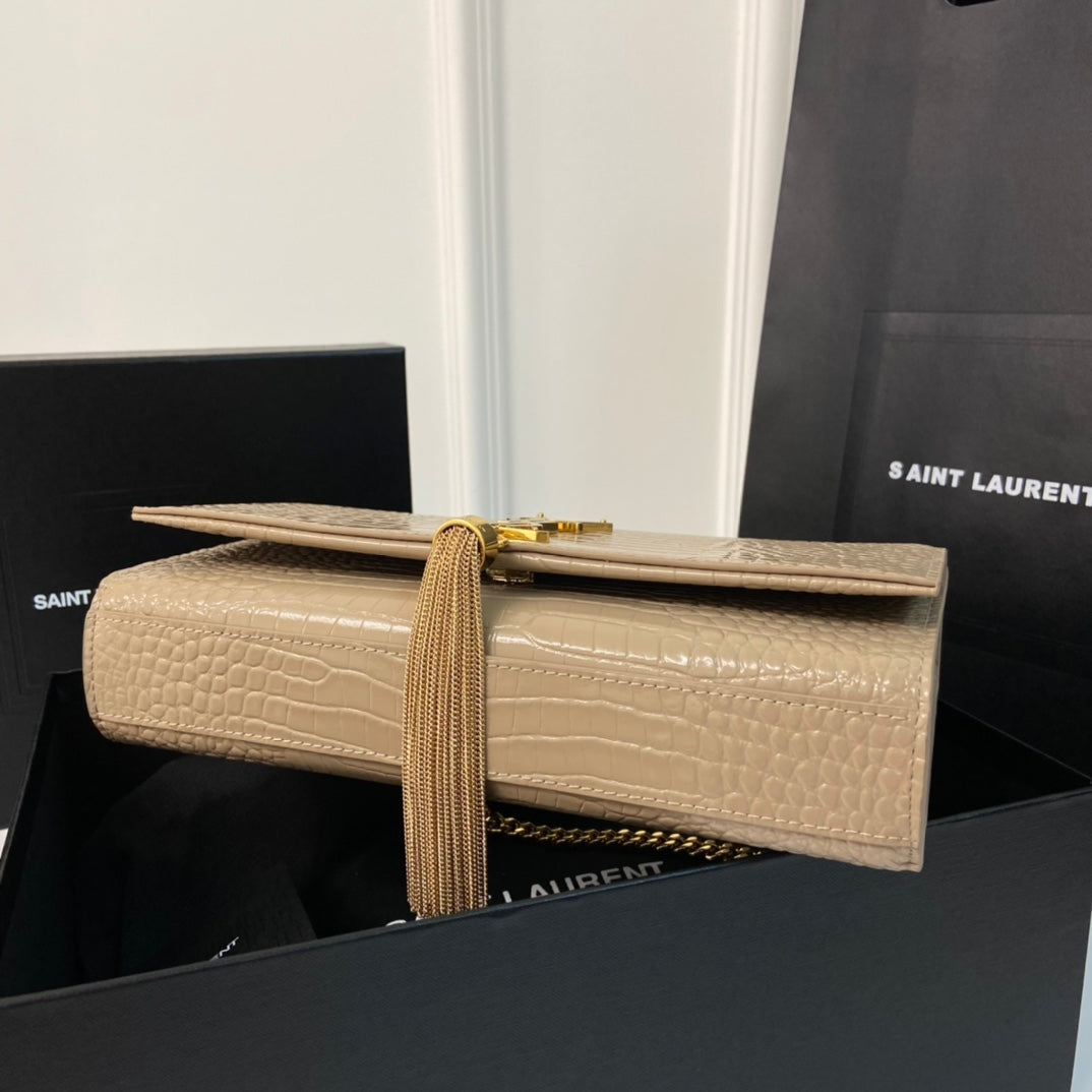 KATE TASSEL 24 CROCODILE PATTERN CALFSKIN BEIGE CREAM WITH GOLD LOGO
