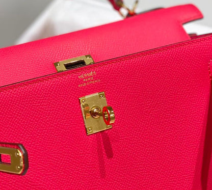 KELLY 25CM IN ROSE TYRIEN SWIFT CALFSKIN GOLD HARDWARE