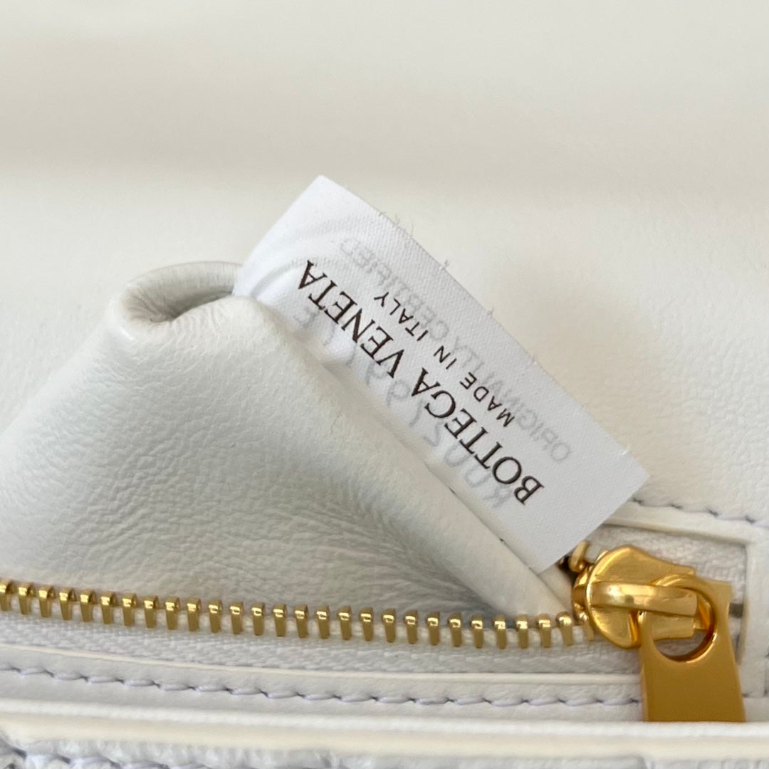 ANDIAMO 21 IN WHITE LAMBSKIN