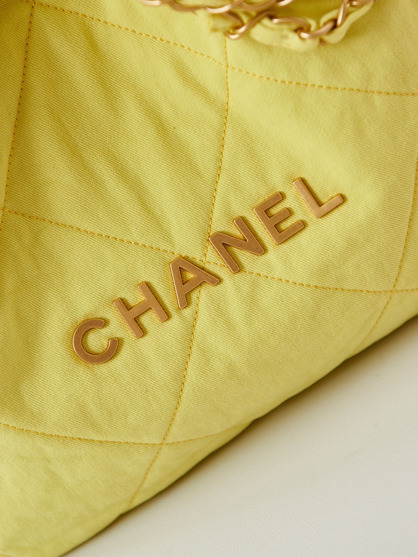CC CLASSIC MEDIUM 37 BAG IN YELLOW CORN CANVAS
