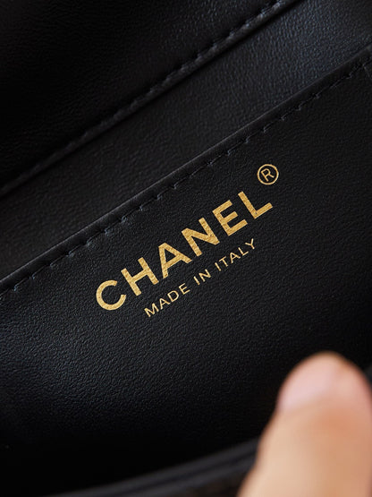 PEARL ATTACHED FLAP BAG 19 IN BLACK QUILTED LAMBSKIN GOLD HARDWARE