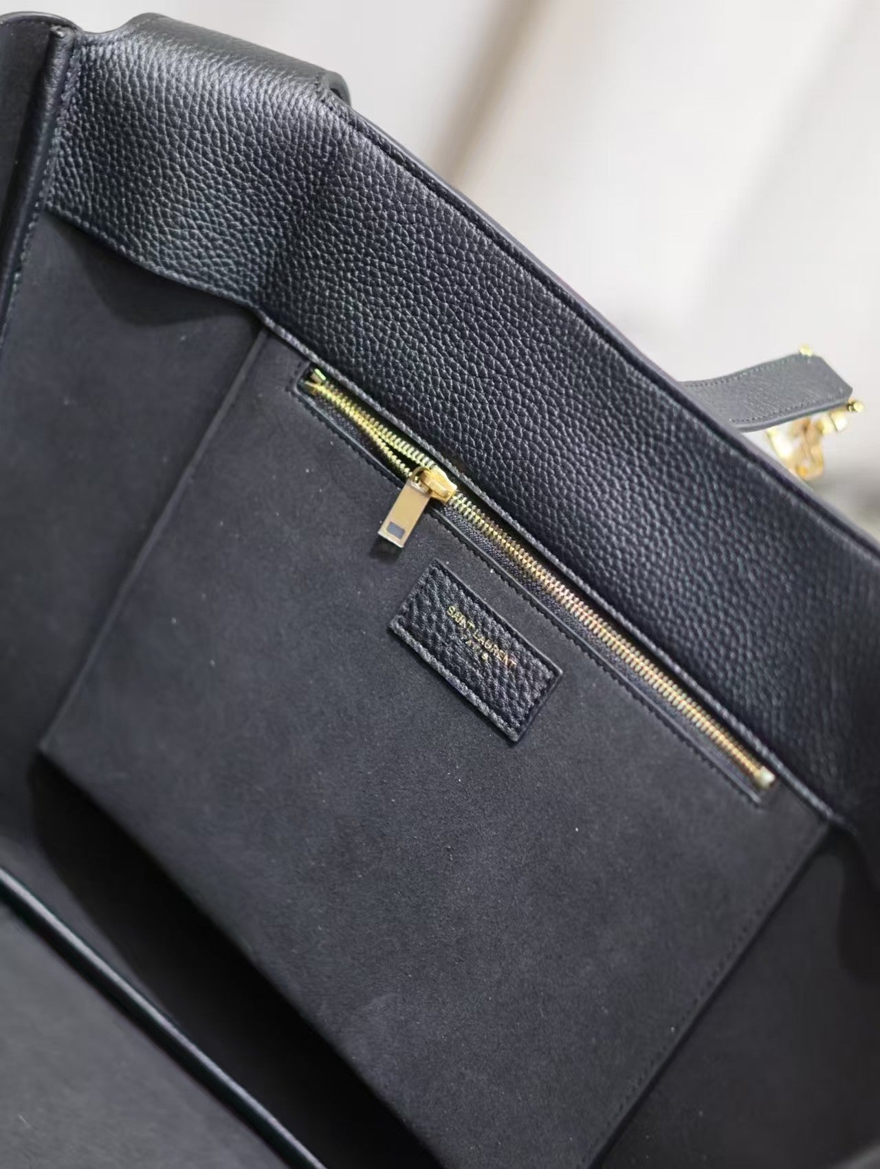 LE 5 À 7 BEA IN GRAINED LEATHER BLACK