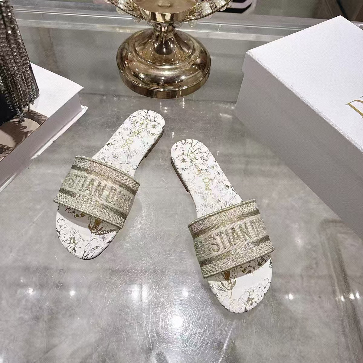 DR EMBROIDERED FLAT SLIDES