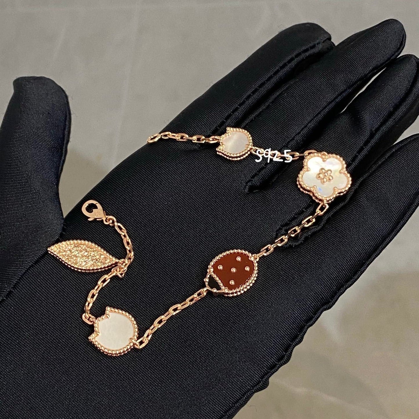 [basloveJW]Armband mit Glücksbringer-Motiv „Frühling“