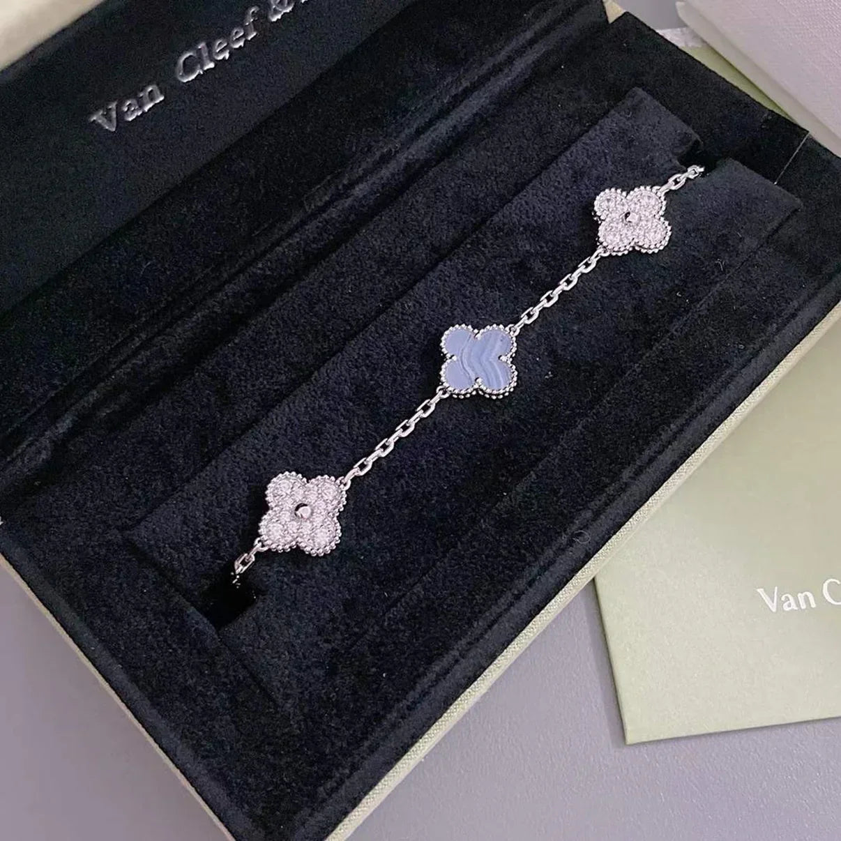 [AURORA] CLOVER 5 MOTIF PURPLE CHALCEDONY BRACELET COLLECTION
