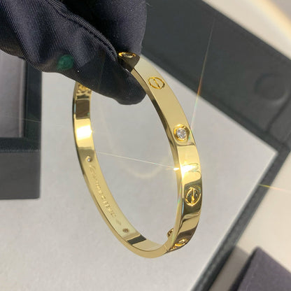 [AURORA]LIEBESARMBAND 6,1 MM 4 DIAMANTEN 