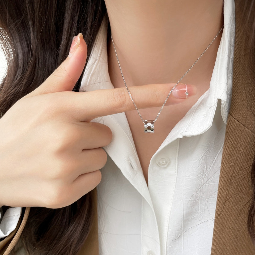 [AURORA]BEE MINI PEDANT DIAMOND NECKLACE