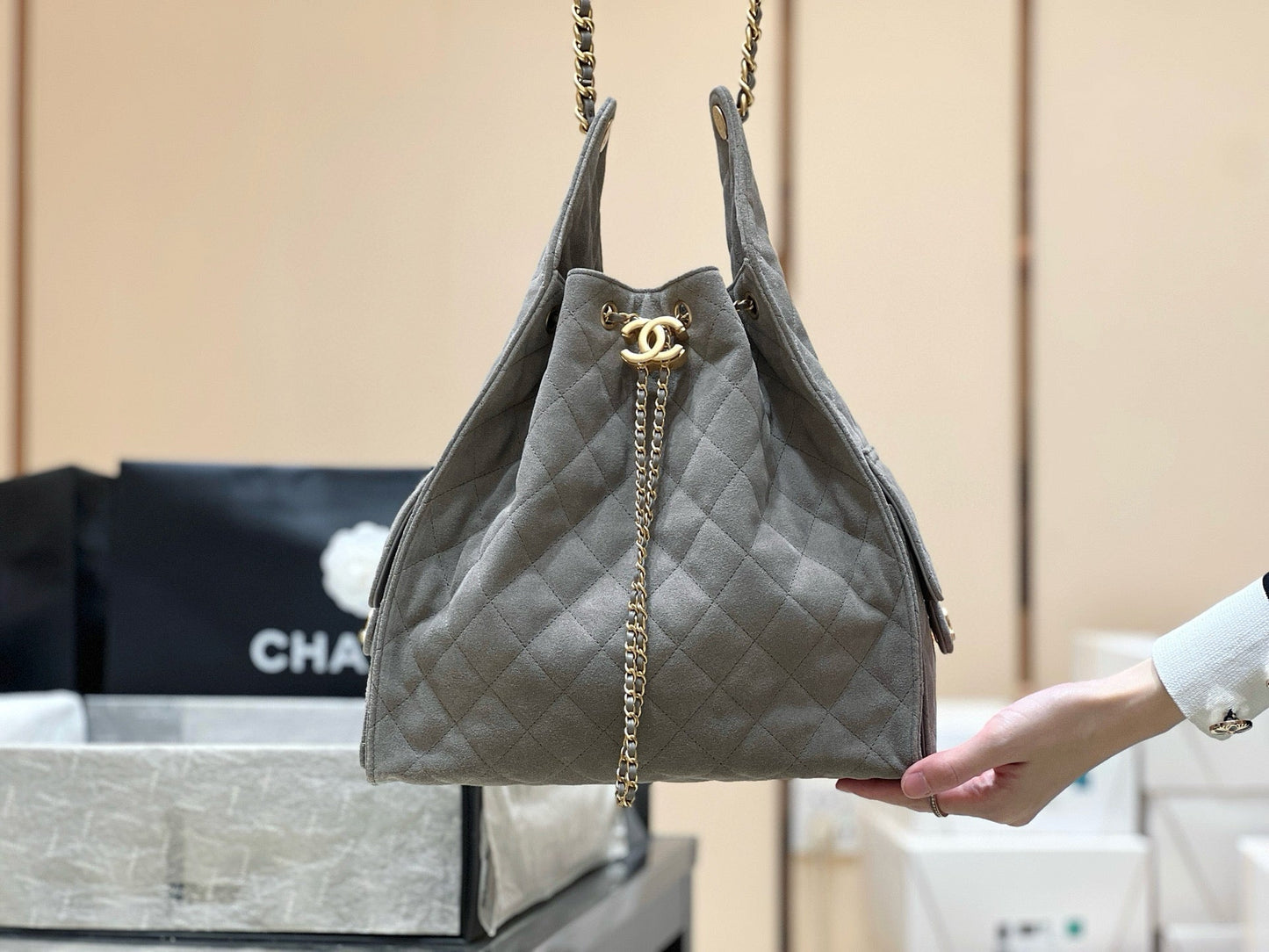 CC 25 HANDBAG IN GRAY 40 SUEDE CALFSKIN GOLD HARDWARE