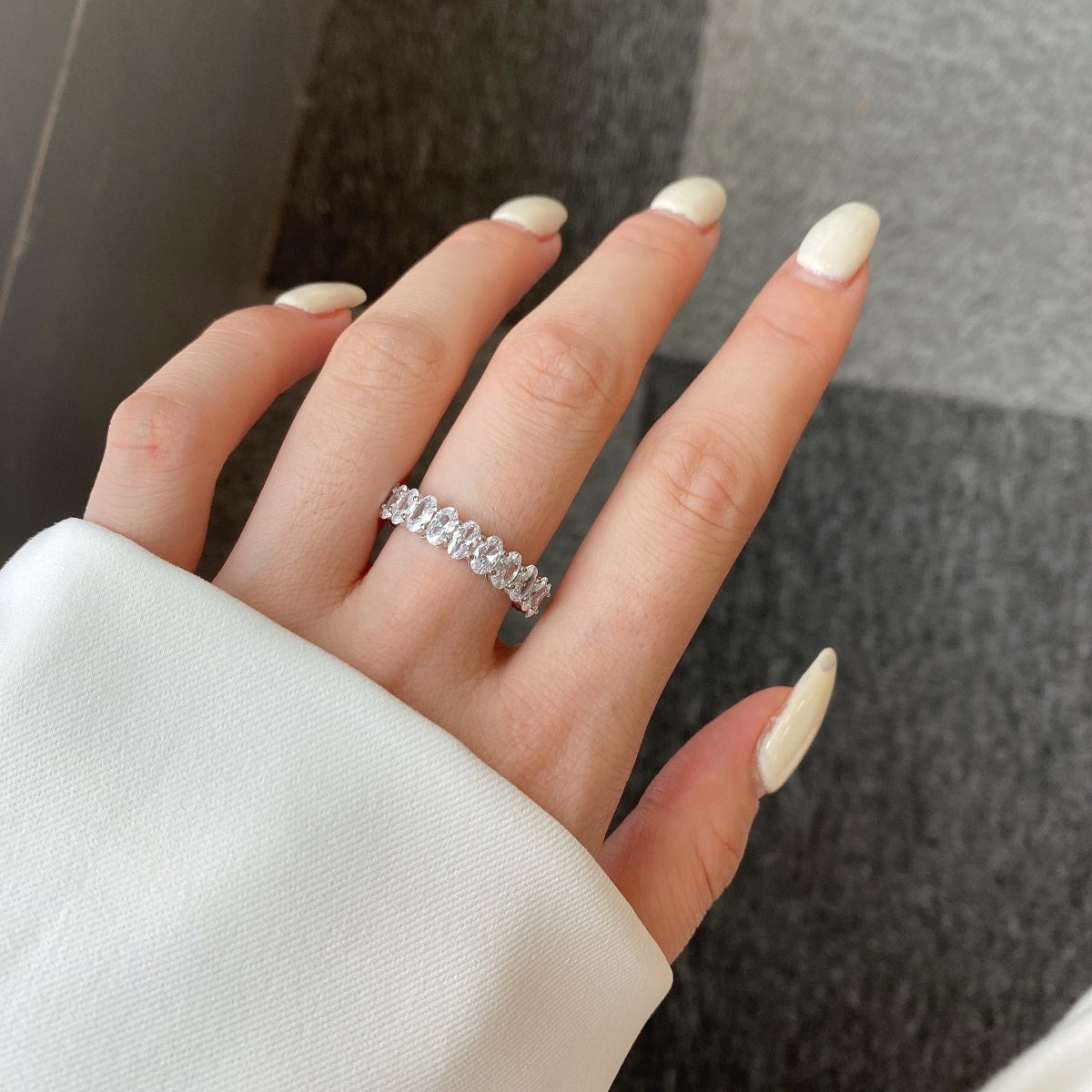 [AURORA]Ornate Oval Cut Tennis Ring
