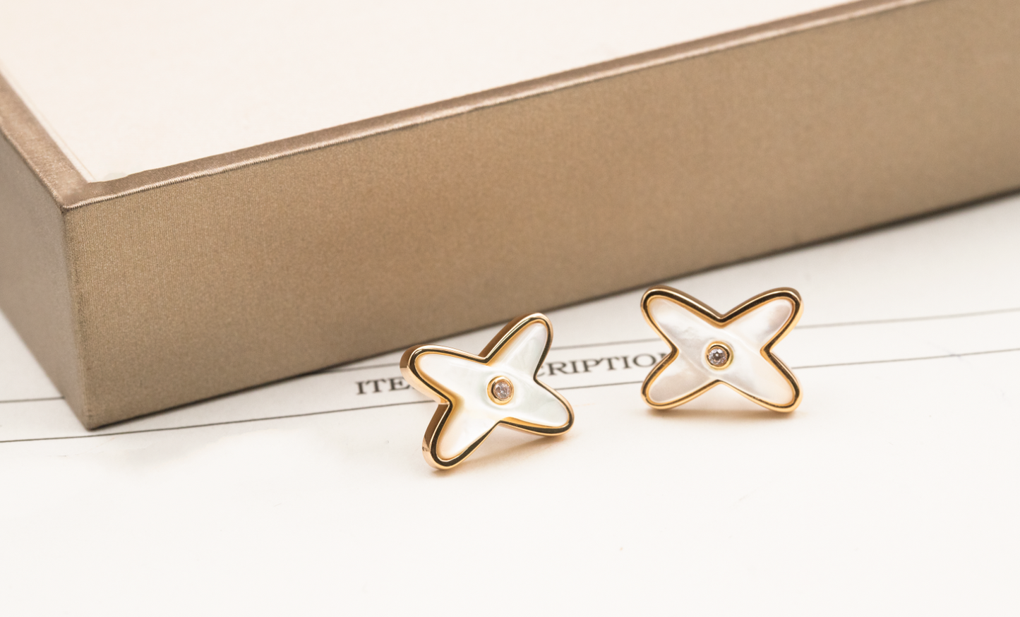 [AURORA]JEUX DE WHITE MOP PINK GOLD DIAMOND EARRINGS