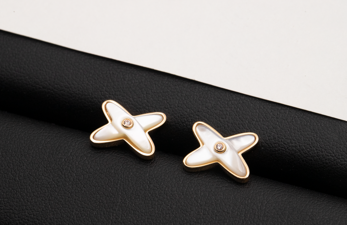 [AURORA]JEUX DE WHITE MOP PINK GOLD DIAMOND EARRINGS