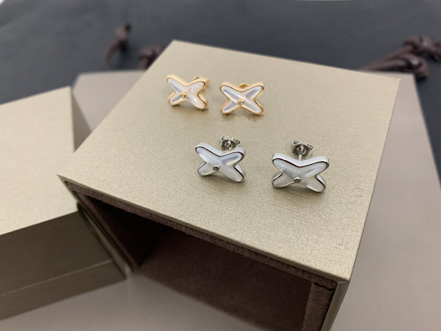 [AURORA]JEUX DE WHITE MOP SILVER DIAMOND EARRINGS