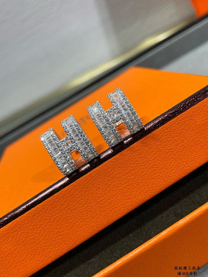 [AURORA]H STUD EARRINGS WITH SILVER DIAMONDS
