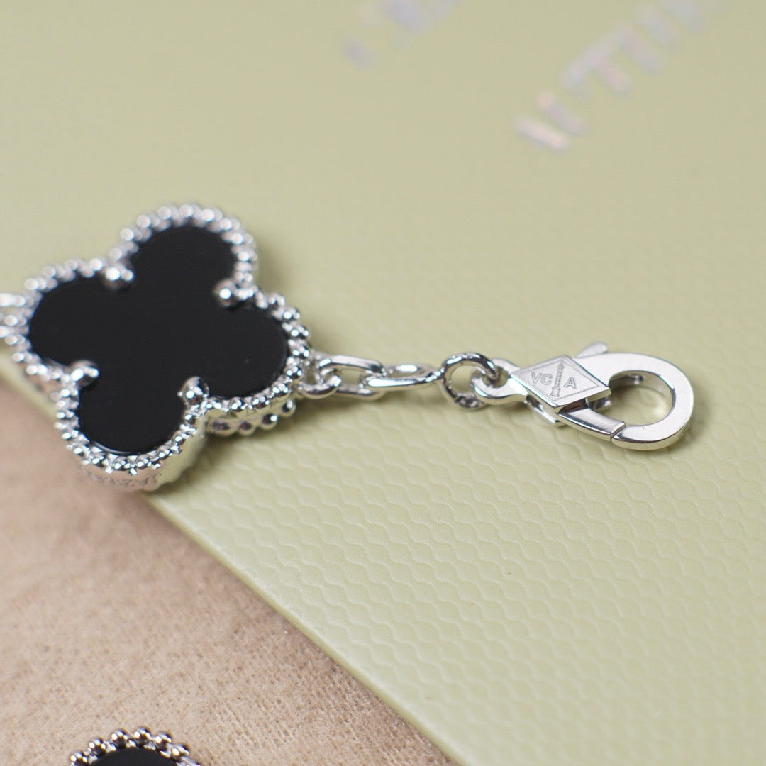 [AURORA]CLOVER 5 MOTIF ONYXS BRACELET COLLECTION
