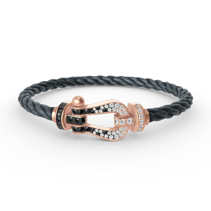 [AURORA]FORCE GROSSES HUFEISENARMBAND MIT SCHWARZ-WEISSEN DIAMANTEN UND ROSÉGOLD