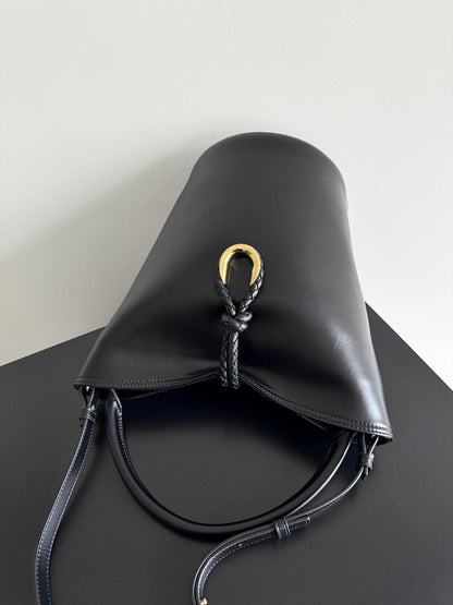 BOTTEGA VENETA 25S MEDIUM LIBERTA 22 IN BLACK CALFSKIN GOLD HARDWARE