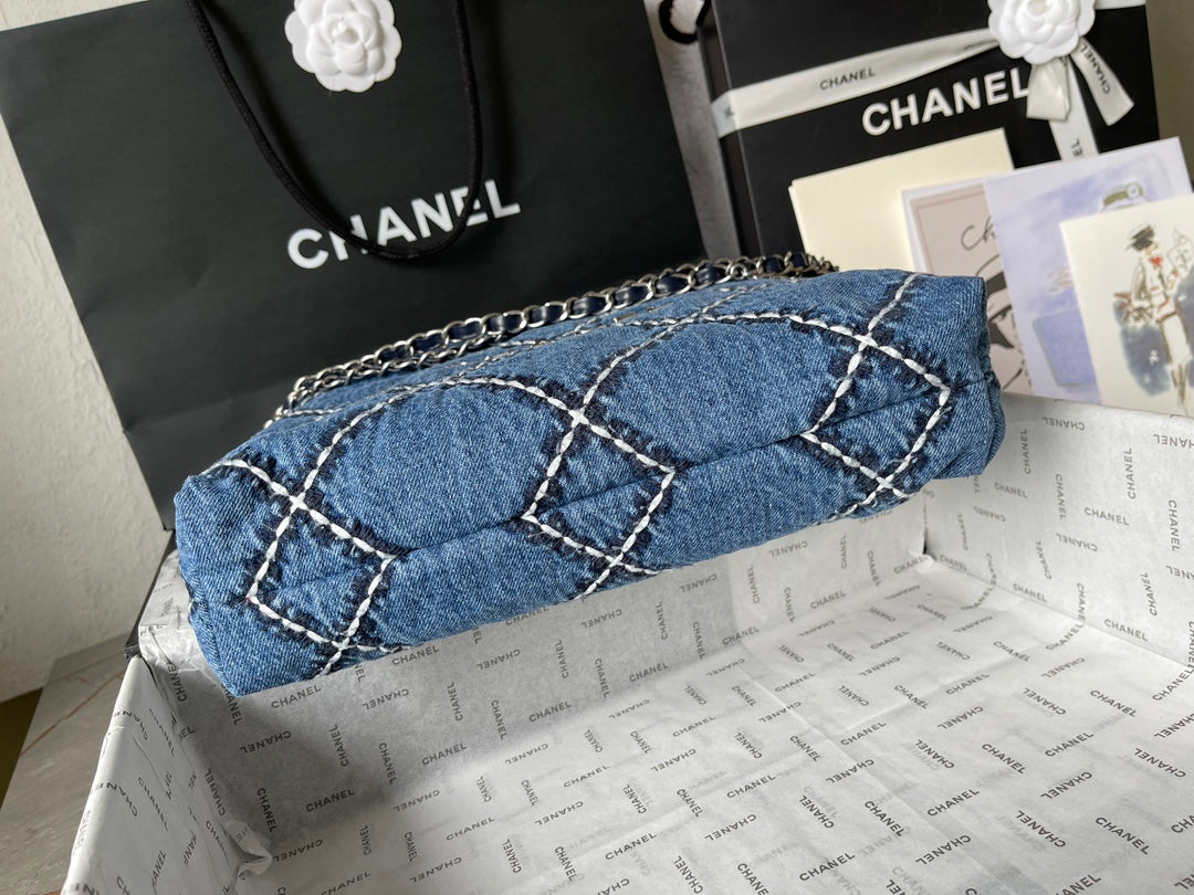 CC MEDIUM 37 CROSSBODY BAG IN BLUE DENIM WITH CHAIN