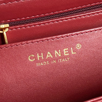 RETRO STYLE FLAP BAG 22 IN STILETTO RED GRAINED CALFSKIN GOLD HARDWARE