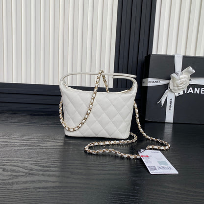 HOBO BAG 21 IN WHITE GRAINED CALFSKIN GOLD HARDWARE