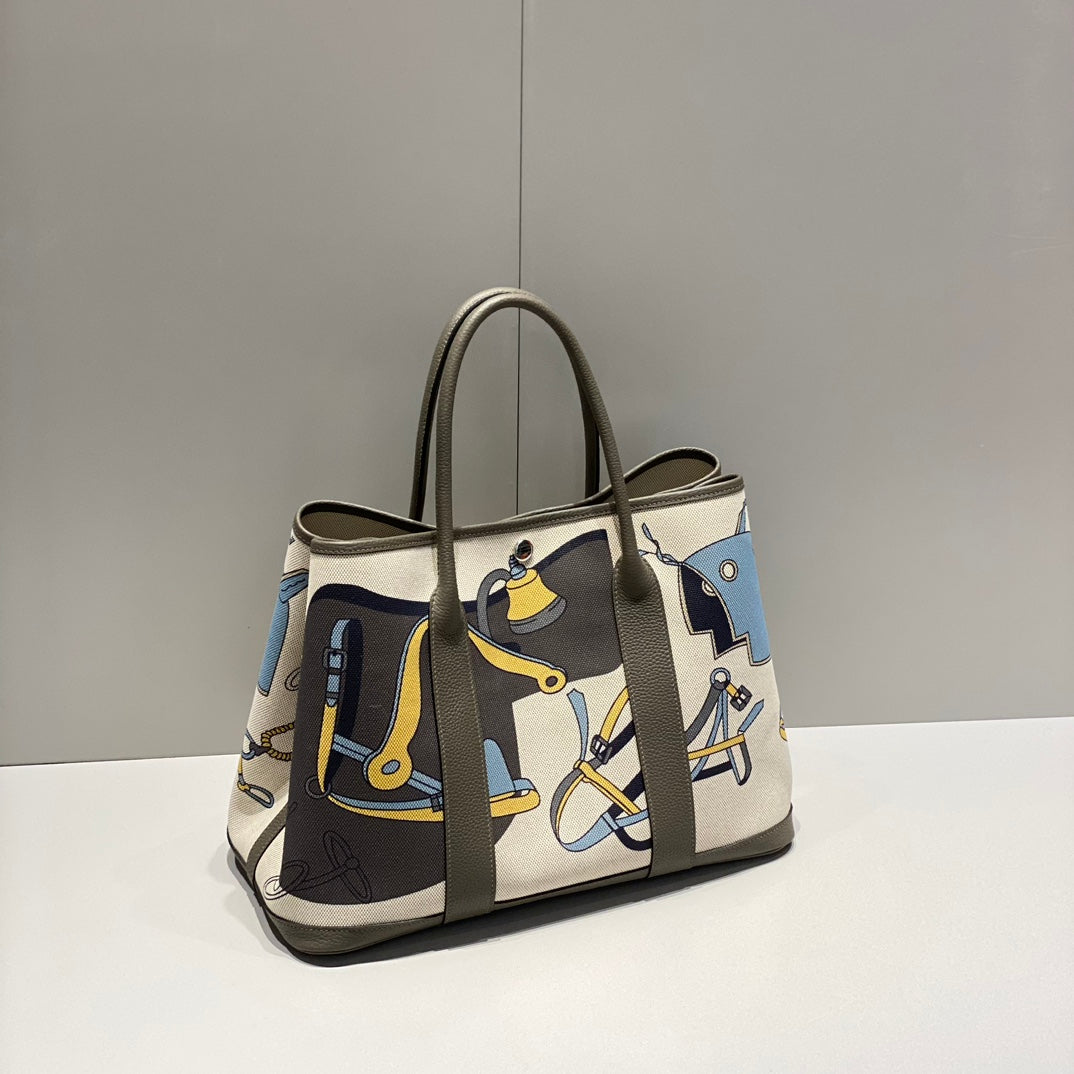 GARDEN PARTY 36 IN IVORY YELLOW BLUE TOILE H CANVAS ETOUPE CALFSKIN EQUESTRIAN HARNESS PRINT